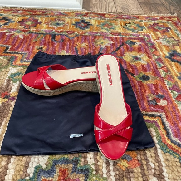 🌺🎉HP🌺🎉 NWOT Authentic Prada Wedge Mule Red Patent Leather Sandals - Picture 6 of 10